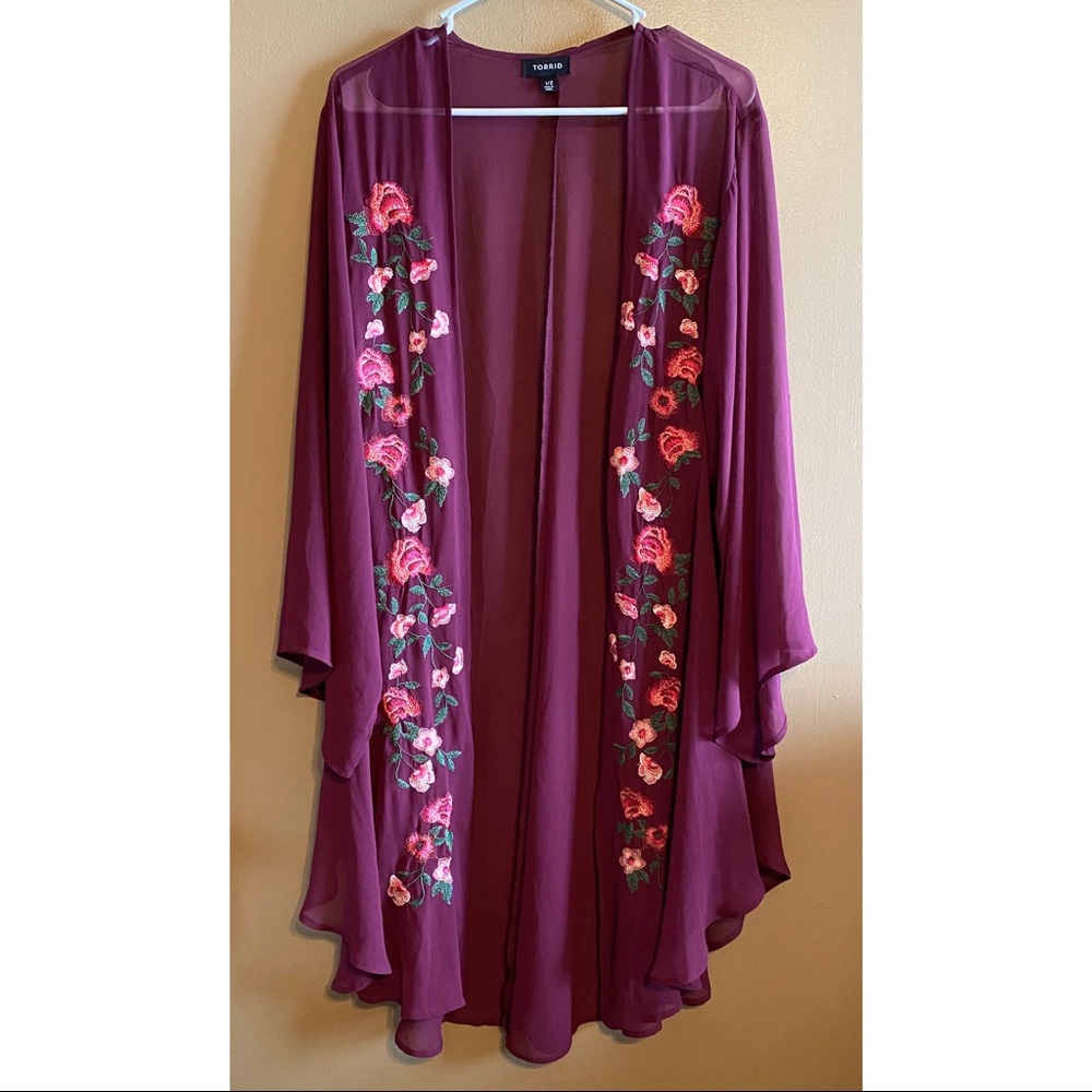 EUC TORRID Berry Floral Chiffon Kimono Size 1/2